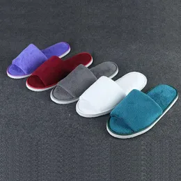 Hemskor andas Half Pack Slippers Winter Coral Velvet tofflor Hotel Family Gäster inomhusskor Non Slip Disposable varma tofflor Q240524