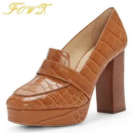 Scarpe vestiti coccodrillo coccodrillo in rilievo con tacchi grossi piattaforma di pompe da donna pompe da donna topi donne mature molla di grandi dimensioni 13 14 fowt