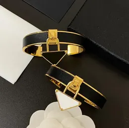 Luksusowe projektant bransoletki moda odwrócone trójkąt bransoletki Wysokie wygląd modne bransoletki wykwintne prezenty regulowane bransoletki otwierające