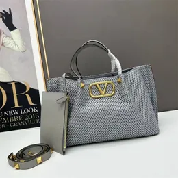 Summer Tote Vlogo debriyaj Annesi Çanta Lüks Raffias Omuz Perçin Plaj Çantaları Tasarımcı Kadın Çantalar Hafta Sonu Büyük Alışveriş Çantası Lady Crossbody Erkekler Saman Dokunma Çantaları