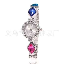 2024 Koreansk version Trendig och mångsidig armband Watch Handmade Crystal Girl Girl Quartz smycken