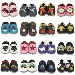 Первые ходоки Carozoo Новые мягкие подляжные детские обувь для малышей с ползунком с ползунком впервые в 4 года D240525