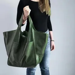 Europäische und amerikanische 2024 neue einfache große Tasche Weiche Leder mit großer Kapazität ein Schulter -Handheld -Einkaufstasche handgefertigte Pflanze gebräunte Frauenbeutel