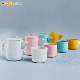 Cozinhas Jogue comida 1/6 casa de brinquedo com xícara de simulação ponte de água Mini Tea Pot Modelo de cozinha Decoração de cena crianças fingem brincar com brinquedos d240525