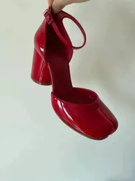 C148 Primavera verão 8 cm de altura Tabi Sapatos elegantes de couro de couro