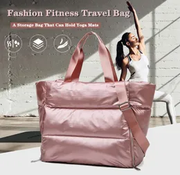 Kvinnor Gym Sports Bag Waterproof Swimming Yoga Mat Pink Weekend Travel Duffle Påsar för fitness axelhandbag8939053