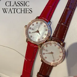 Kadın saatler yüksek kaliteli lüks tasarımcı saatler 30mm İsviçre kuvars hareketi saatler çelik kasa deri izleme modası gündelik modern klasik bayan saatler