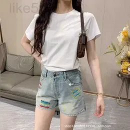 Marca de jeans feminina Nanyou boutique 24 verão nova letra colorida de bordado perfurado cintura alta shorts jeans macios para mulheres s13i