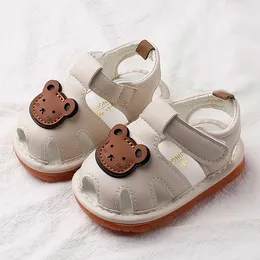 Sommerbaby Cartoon Bär Applique atmungsaktive Erste Wanderer Sandalen süße Kleinkind Kleinkinder Mädchen weiche einzige Anti -Slip -Schuhe L2405