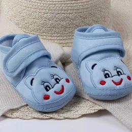 First Walkers Cartoon Baby Boots Dziewczyna chłopcy Sofe Sole Anti Slip Buty przedszkolne buty Scarpe Bambino Baby Schoenen Noworodka Buty Pierwszy krok D240525