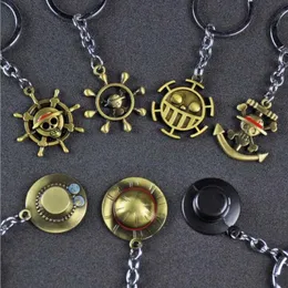 10pcs Lot Fashion Jewelry Keychain One Piece Monkey D Luffy Straw Hat Cappone Rudder Skull Case Key Catene per Fan Party Gift 3313