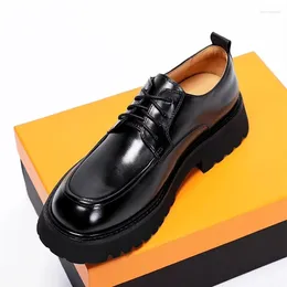 Kleidungsschuhe Britisch -Stil Männer Derby Luxus echtes Leder dicker Sohle Business Youth Hochzeit Designer Zapatos 2c