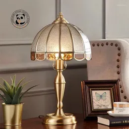 Lampy stołowe amerykańskie luksusowe złotą lampę miedzianą szklaną grzyb LED obok sypialni światła salonu biurko