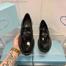 Tasarımcı Moda Lüks Klasik Prads Ayakkabı Üçgen Deri Loafers Erkek Ayakkabı Kalın Çözilmiş İngiliz Tarzı Küçük Deri Ayakkabı Günlük Açık Koşu Ayakkabıları