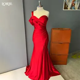 Partykleider Lorie Red Beach Meerjungfrau Abend rundete eine schulter plissierte bodcon glänzende satin prom Kleider Arabien Brautkleider 2024