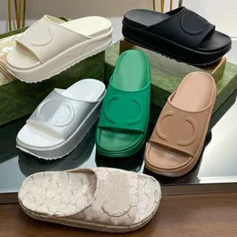 Sandali di design di lusso uomini uomini sandali scarpe pianeggianti in gomma vuota e bianca Summer Beach Stampa pannelli da bagno 36-45