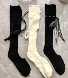Дизайнерские хлопковые чулочно -носки для длинных носков для женщин 2022 Весна Новая модная летние дамы девушки с большой дырой