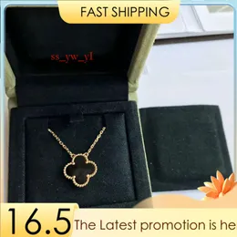 Märke 15mm Clover Necklace Fashion Charm Single Flower Vans Necklace Luxury Diamond Agate 18K Gold Designer Halsband för kvinnor 71EC