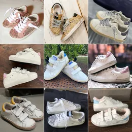 Designer baby pojkar flicka sneakers boll tenni skor paljett klassisk rosa guld glitter läder vit gör gamla smutsiga barn barn casual sko ny säsong