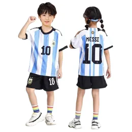 子供のサッカーキットワールドカップキットプリント夏の小学校の男の子と女の子のトレーニングライトエディション