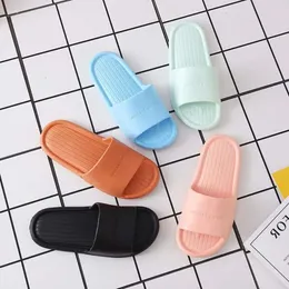 Sommerstrand Nicht-Schlupf-Hausschuhe Frauen/Männer Badezimmerschuhe Unisex Mode Flip-Flop El Slides große Sandalen 0A8