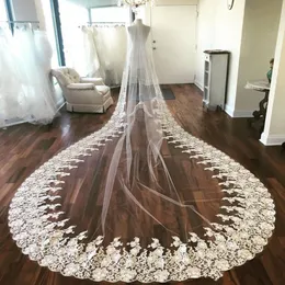 Luxo 2021 LACE VEILS VEILOS CATULA LIMPENTAL DOMENCIAMENTO DE LONGO 3D Aplicado marfim ou véu de casamento branco com pente grátis 182s