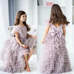 2020 Vintage Flower Girls Kleider Juwel Kurzärmelen Hi-Lo-Spitzen-Applikationen schöne Kinder formelle Kleidung Rückenless Tier Girls Festzugskleider 255k