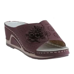 Dogs Sandálias femininas da mulher Moda para coloração sólida Flor da superfície Hollo Black Black Slide nas mulheres e sandálias 413 Ladie Sandal Fahi FA4 Andal