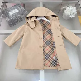 Top Baby Tench Coats Crianças Roupas de grife de camisa infantil Tamanho da jaqueta infantil 100-160 cm Design com capuz menina menino Windbreaker 24 de maio