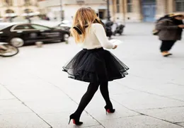 Симпатичные миниатюрные юбки с черным тюлем