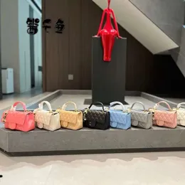 sadelväska klassisk godis färg handväska kanalväskor lingge broderad tråd för kvinnors axel crossbody väska rem