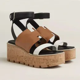 Donne di alta qualità Classic Gladiator Platform Sandals Sandali con fibbia con caviglia a cuneo a cuneo a cuneo designer di lusso a pezzi Sandals Slides Factory Footwear 35-41