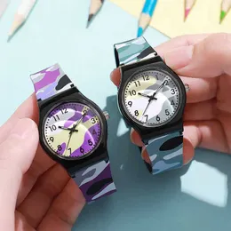 Kinder Uhren Uthai New Childrens Watch Sport Camo Digital Jungen und Mädchen Grund- und Sekundarschüler Fashion Quartz Watch Gift Y240527