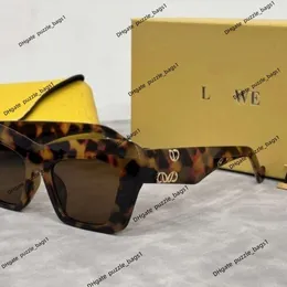 Frauen luxuriöse Sonnenbrille beliebte Lowee High-End-Klein-V-Face Mode Sonnenbrille mit europäischer und amerikanischer Straßenschaufel Party Sonnenschutzbrille