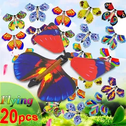 Magic Flying Schmetterlinge landen Spielzeug im Sky Lesezeichen Begrüßungskarten Gummi -Band Powered Kids Requisiten Überraschung Schmetterling Geschenk 240524