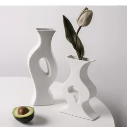 Vasi Curved Vase Decoration Desktop Ornamenti in ceramica Ornamenti per fiori a forma speciale Dispositivo astrazione artistica bianca