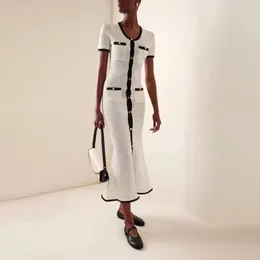 Tasarımcı Kadın Elbise 2024 İlkbahar/Yaz Krem Beyaz Siyah kenar yuvarlak boyunlu tek göğüslü örgü tığ işi zarif elbise