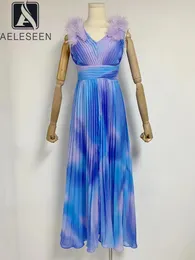 カジュアルドレスエアシーンの女性プリーツドレスデザインファッションノースリーブフェザーブルーローズレッドプリントVネックロングホリデーバケーション