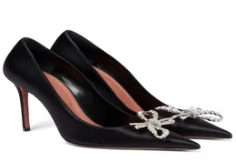 Aminasmuaddis Rosie Sandals Shoes для женщин хрустальный лук украшенные атласные насосы заостренные пальцы для сексуальной леди высокой каблуки Blackwhiteblue2697828