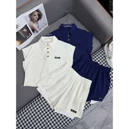 Womentracksuit من قطعتين قصيرة مجموعات قصيرة الصيف الربيع الجديد أزياء ملصق رسائل مطرزة على مجموعة غير رسمية مع طية صدريقة أكمام أعلى الخصر عالية الخصر