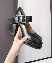 Sapatos de vestido 2021 Plataforma de designer punk preto punk Mary Janes Heels Women Patent Leather Square Toe Goth High Pumps5536673