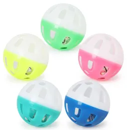 Pet Toys Hollow Plastic Cat Colorful Ball Toy med liten klocka älskvärd röst interaktiv tinkle9964744