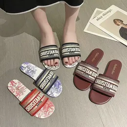 Дизайнерские тапочки сандалии летние женские тапочки дизайнерские обувь роскошные тапочки летняя горячая мода с широкими тапочками.