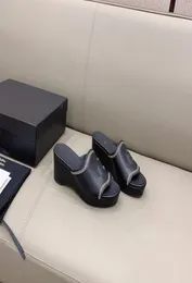 2021 pantofole di moda con diapositive scarpe da design da donna in pelle sandali a basso tacco di cucito