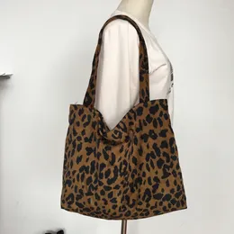 Bolsas de compras Bolsa de ombro de veludo de leopardo vintage Mulheres grandes zíperas de bolsa casual para compras ecológicas reutilizáveis Totes Girls Girls