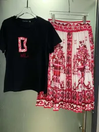 여성 디자이너 2 조각 정장 편지 패턴 T 셔츠 짧은 소매 고품질 꽃 자수 오버 스커트 5 월 28 일