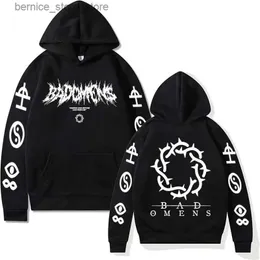 Herrtröjor tröjor herrar roliga dåliga omens band grafiska tryck hoodies för män retro mode tröjor tröjor unisex casual hoodie streetwear q240528