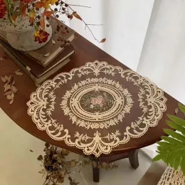 Franska spetsdekorativa placemats för bordsmattor Candle Coaster Kök Tillbehör Retro Heminredning Blommor Vit virkning Doily