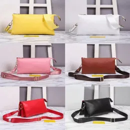 YY Tasarımcı Sling Kuzeni Debriyaj Çantası Cüzdan Çok Renkli Çanta Çanta Kayışı Çapraz Vücut Zinciri Geç Moda İki Omuz Kayışı Kabartmalı 276G