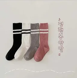 Barnstrumpor 3pairs Pack 1-8 år Autumn Parallel Bars Boys and Girls Tube Socks Randed Combed Cotton Childrens Socks D240528